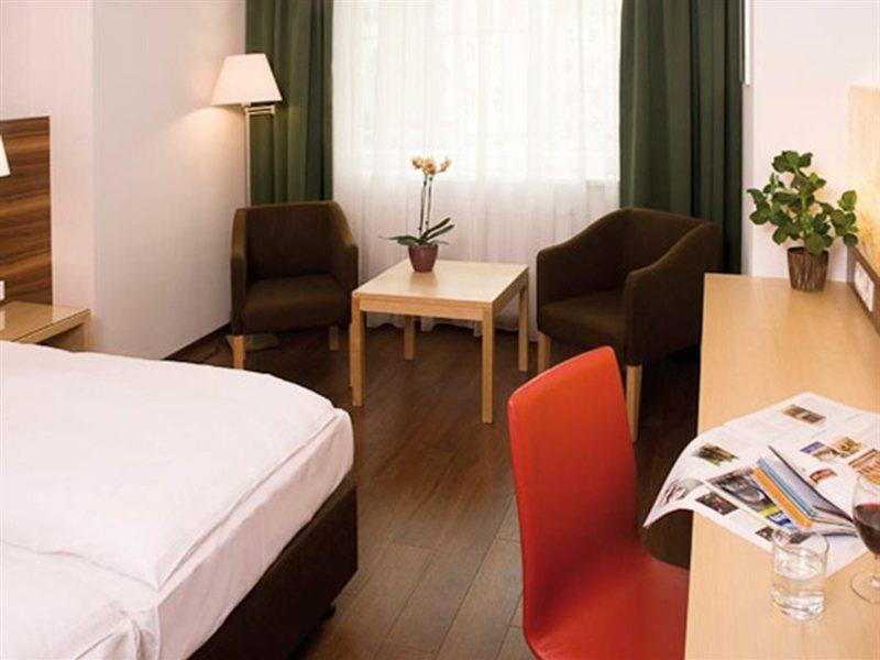 Austria Trend Hotel beim Theresianum Wien Zimmer foto